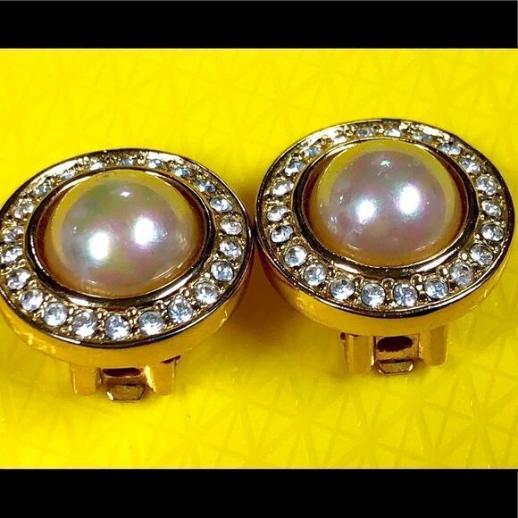 Vintage Signed Christian Dior Pearl & Crystal Button Clip Earrings gold-tone - Picture 2 of 3